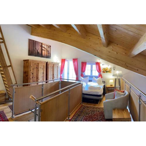 Chalet Salzburg, Dienten