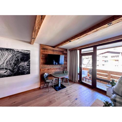 Chalet-Stil mit Pool und Bergblick