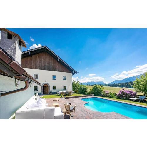 Chalet Wiesengut, Pool, Sunbeds, BBQ, Bikes for free, 15 min to salzburg and beautifull lakes sound of music