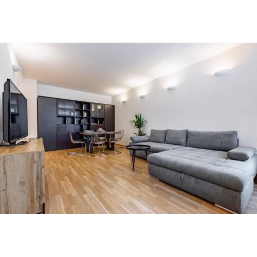 Charming Apartment with Balcony, Close to Stephansdom Cathedral