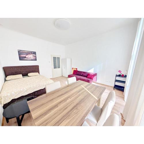 Charming Stay - Close to Vienna Attractions MZ18