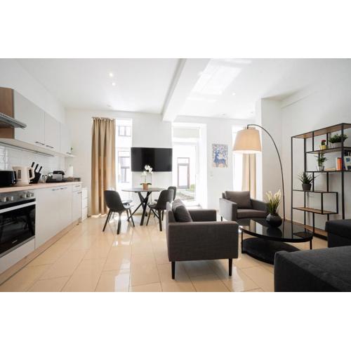 Chic Newly-Renovated Apartment Steps from Subway in Vienna's Hernals District