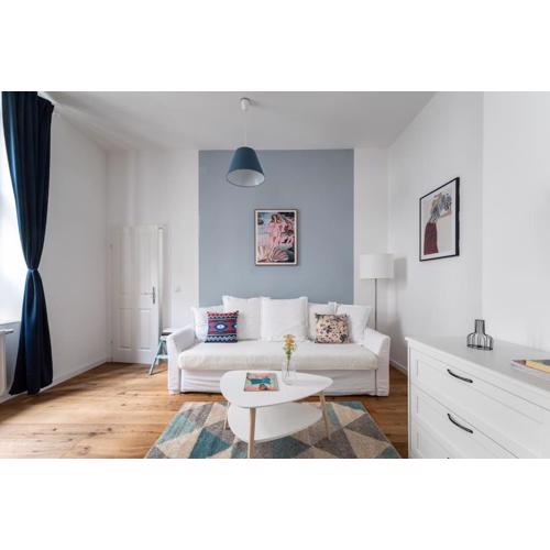 Chic Studio Near Metro & Center by HM