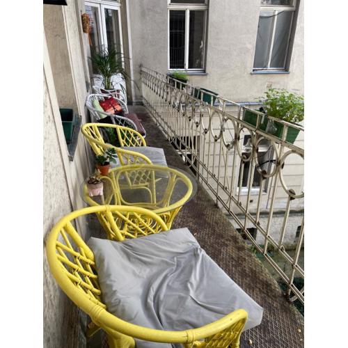 Classical Apartment with Shared Balcony & Free Parking