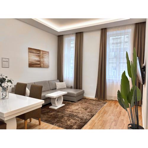 Close to Schönbrunn I Bright Flat, Fast Wifi