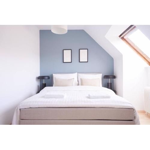 Close to Shopping Street I Close Metro I Designer