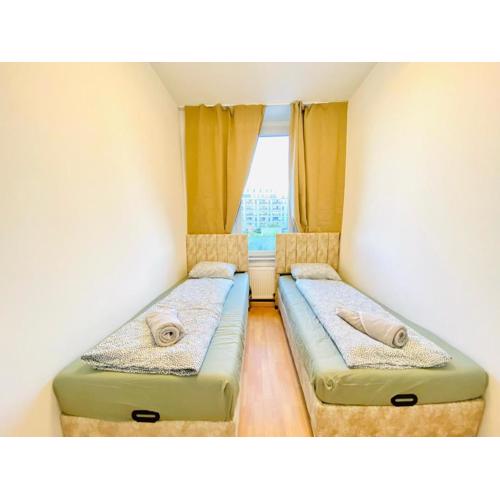 Comfortable 5BR Apt Well Connected Location
