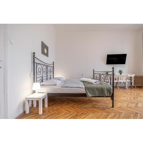 Comfortable & Affordable 2BR Flat in City Center