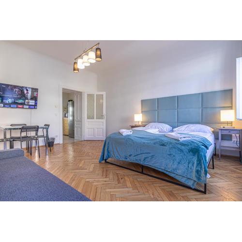 Comfortable & Amazing 2BR Apt with Local Flair