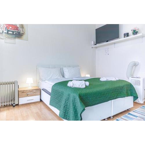 Comfortable & Lovely 1BR Apartment Near Millennium