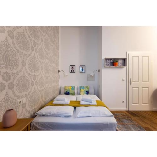 Compact Studio Near Center by HM