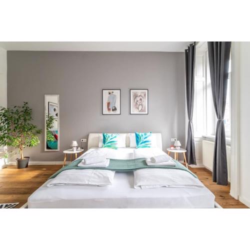 Cool 1BR Near Metro & Center by HM