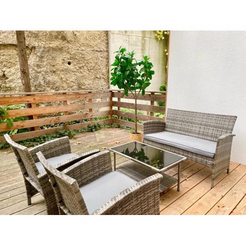 Cosy Apartment with Terrace & Free Parking