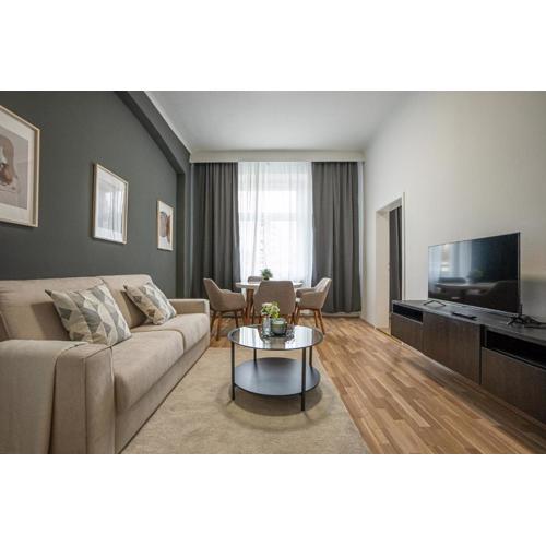 Cozy 1-BR apartment with a king bed in a calm area
