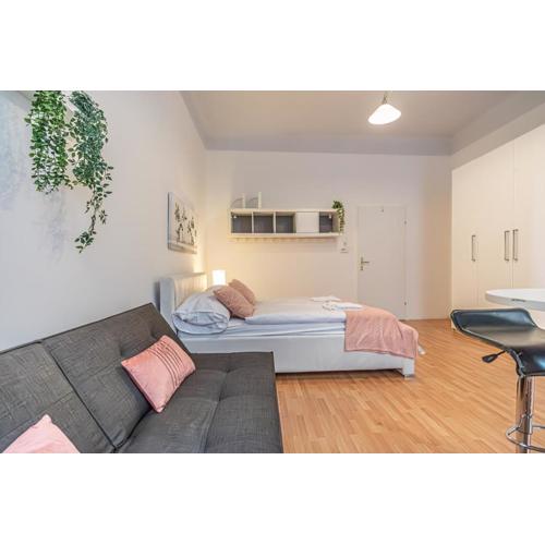 Cozy 2BR City Retreat Prime Central Location