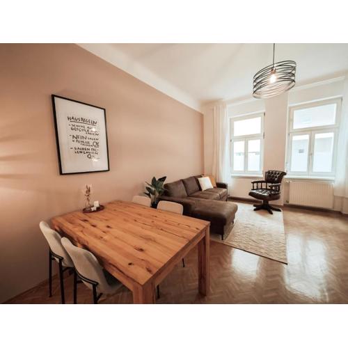 Cozy and charming apartment near city centre with 2 bathrooms