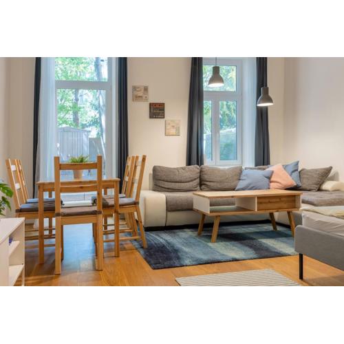 Cozy Apartment, 2 Private terraces, 8 min to city center