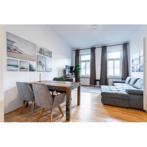 Cozy Apartment Steps Away from Subway Station