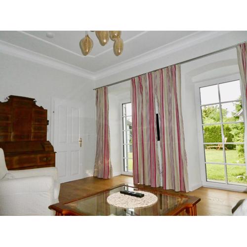 Cozy Apartment Steyr Mitte, ruhig, Parkplatz, Terasse, 2 Schlafzimmer, WLAN