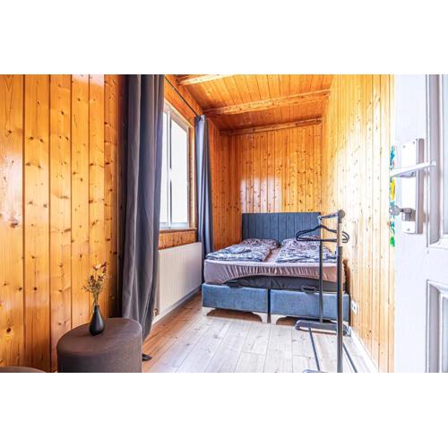 Cozy Central 11BR shared Stay with Garden Access & Terrace