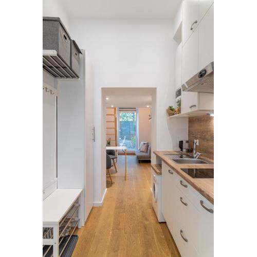 Cozy studio, private garden, 8 min to city center