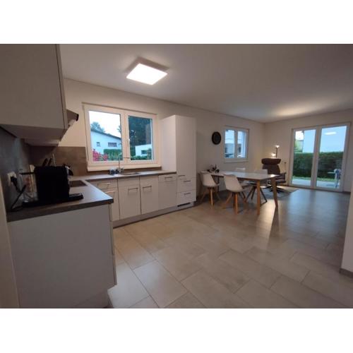 CROWN LIVING Design Apartment - gratis Parkplatz - WLan - Küche - Self Check-in