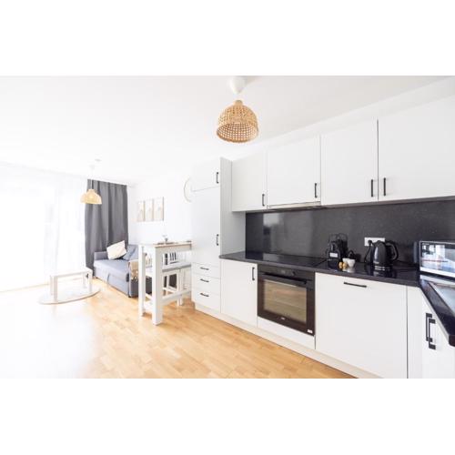 Deluxe Apartment with garden! Free Garage Parking included! Near SCS & Industry Center NÖ