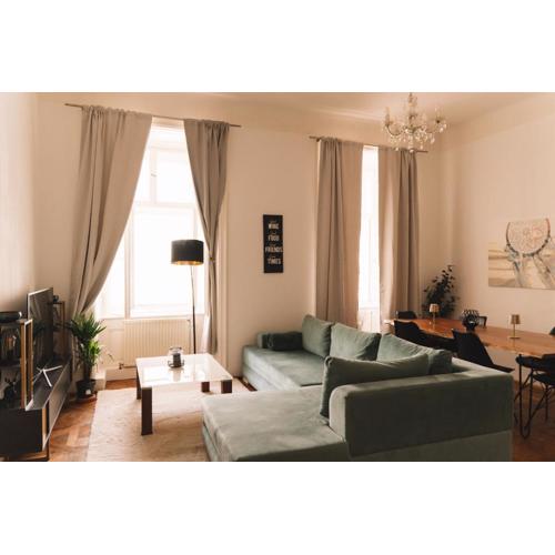 Designer Historical 2BD Apartment by Wien Mitte