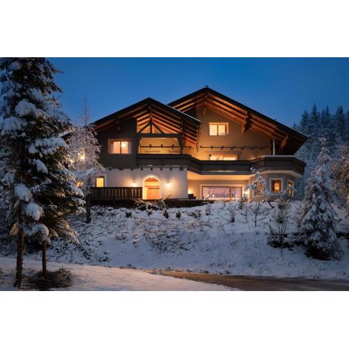 Designferienhaus Luxus Bergchalet XXL Ski In-Out Snow Space Wagrain Flachau