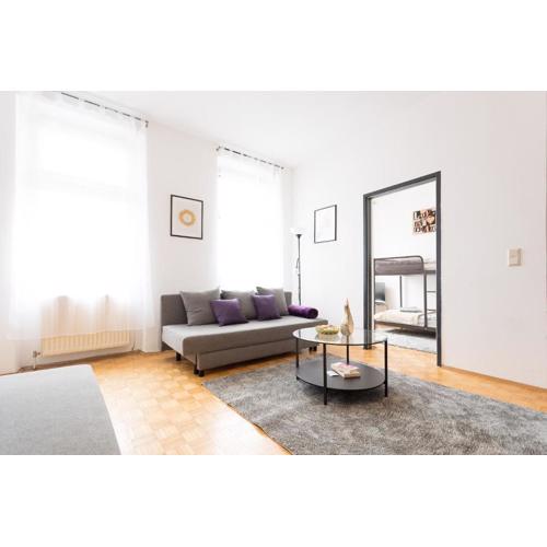 Duplex Apartment - 3 Bedrooms - Bright Living Room