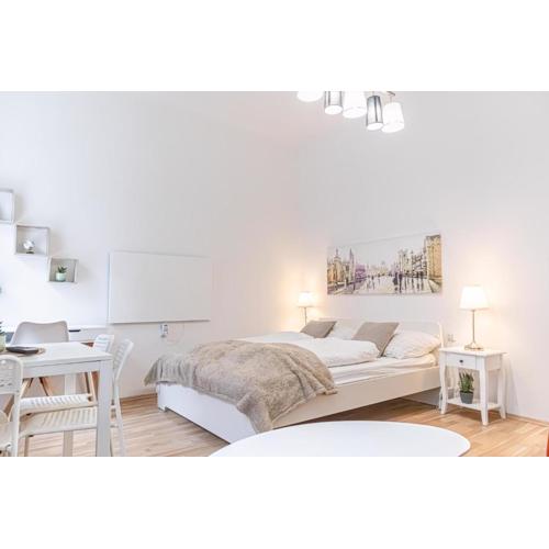 Economy City Living 1BR Apt in Great Location