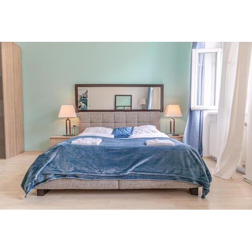 Elegant 2BR Apartment for 6P, Good for Longstays