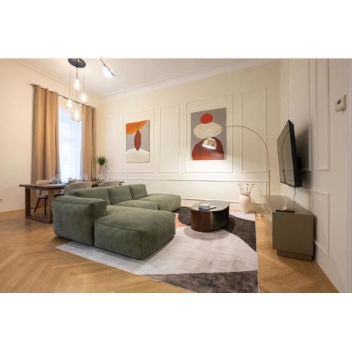 Elegant 2BR Apt near Parliament, Self 24h Check-in