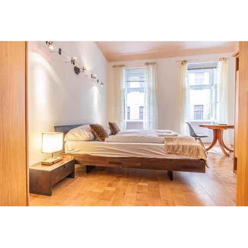 Elegant 2BR City Retreat Prime Central Location