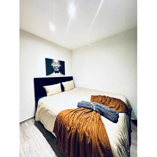 Elegant 5-BR Home , Ideal for Groups & Families