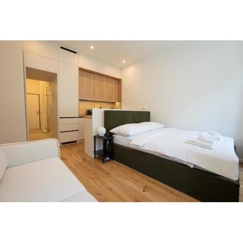 Elegant studio with king-size bed Self check-in