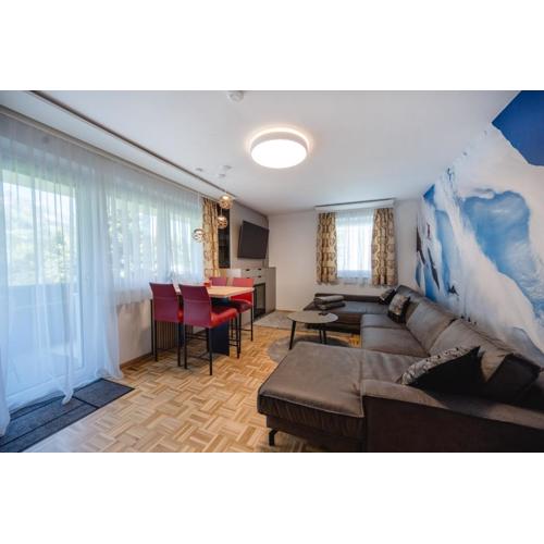 ELLIS Apartment
