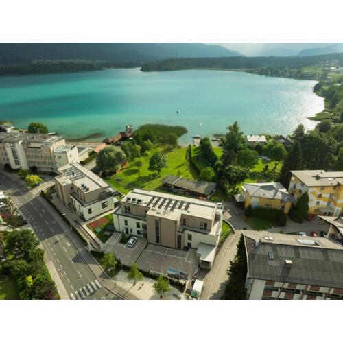 Exklusive Rückzugsorte direkt am türkisblauen See