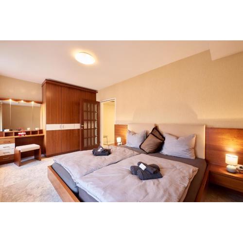 Experience Vintage Austrian Exclusive Apartment in the Heart of Vienna w Free Parking