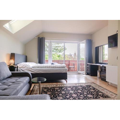 Exquisite Shared Villa - Your Private Room in this Beautiful Home