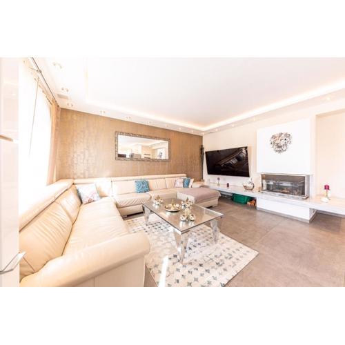 Family & Luxury by JR City Apartments