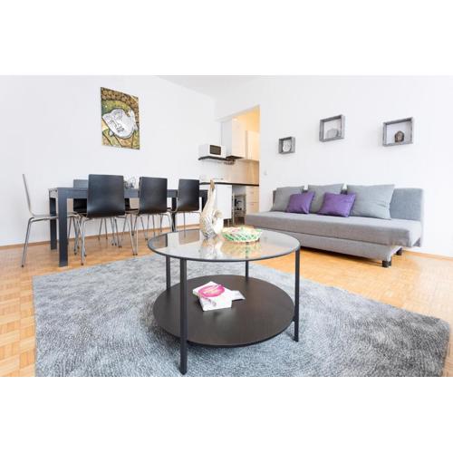 Family-Sized Apartment with Excellent Layout