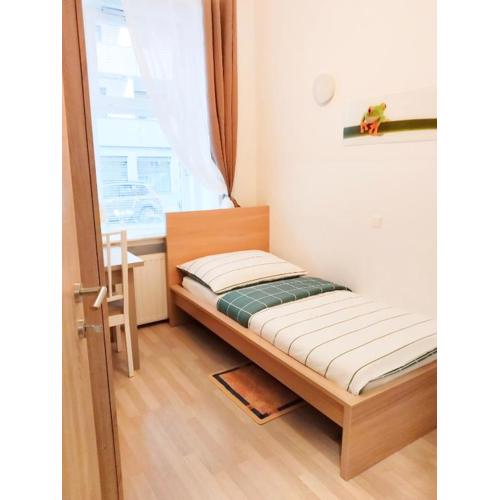 Favorit-Rooms Direkt Metro-U1 best connection to Centralstation and City-Center