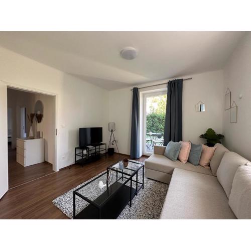 FeelHome-GolfClub-Terrasse-6 Gäste-WiFi-Smart TV
