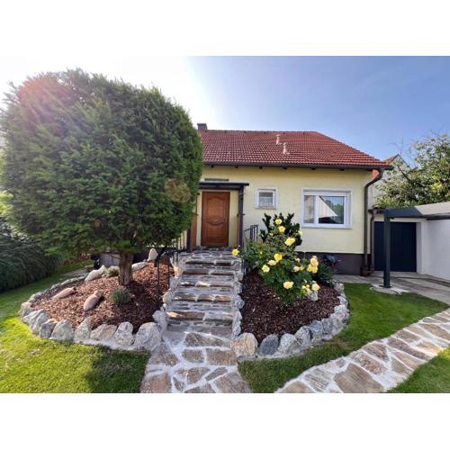 Ferienhaus Limes Carnuntum mit Terrasse und Garten