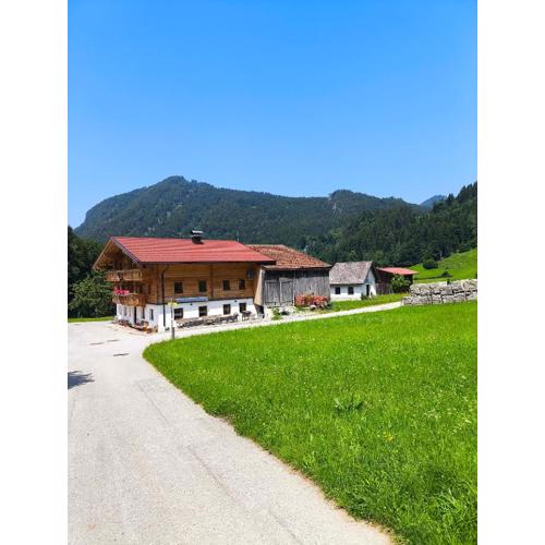 Ferienhaus Paulnhof Erl - Alpenglück für Gruppen, Freunde & Teams