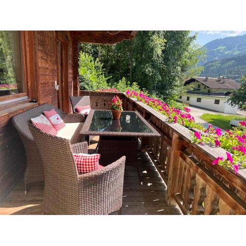 Ferienwohnung Platzhirsch Panorama View Balkon, Gartensauna, Garten, Grillplatz