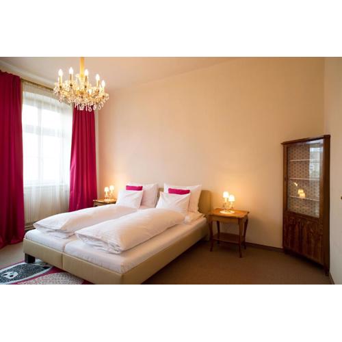 Fink Low Budget Rooms
