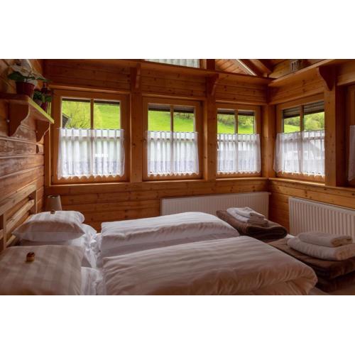 Four Seasons Lodge
