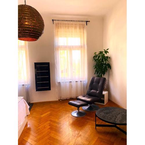 Free Parking - Premium Bed - Modern Kitchen